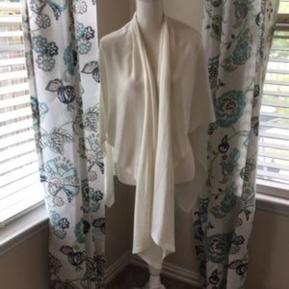 4/$20 off white poncho/cardigan